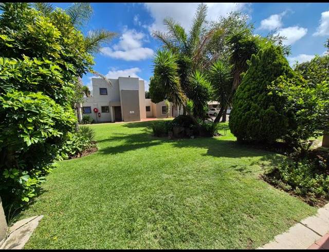 3 BEDROOM TOWNHOUSE FOR SALE IN NEWMARKET